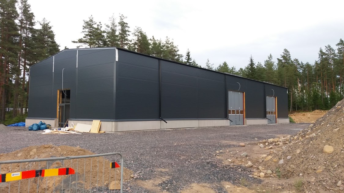 Antrasit panel kaplamalı yapı